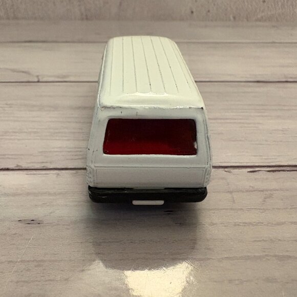 Maisto 1995 Ford Econovan Culture Coop Farm Edition Diecast 1:64 (SKU: 230TO) - Picture 4 of 5